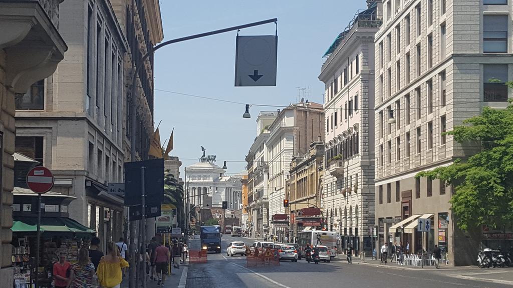 Una Finestra Su Monti Rom Eksteriør billede