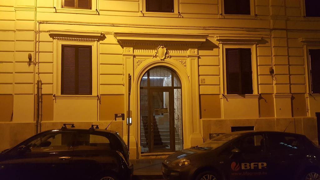 Una Finestra Su Monti Rom Eksteriør billede