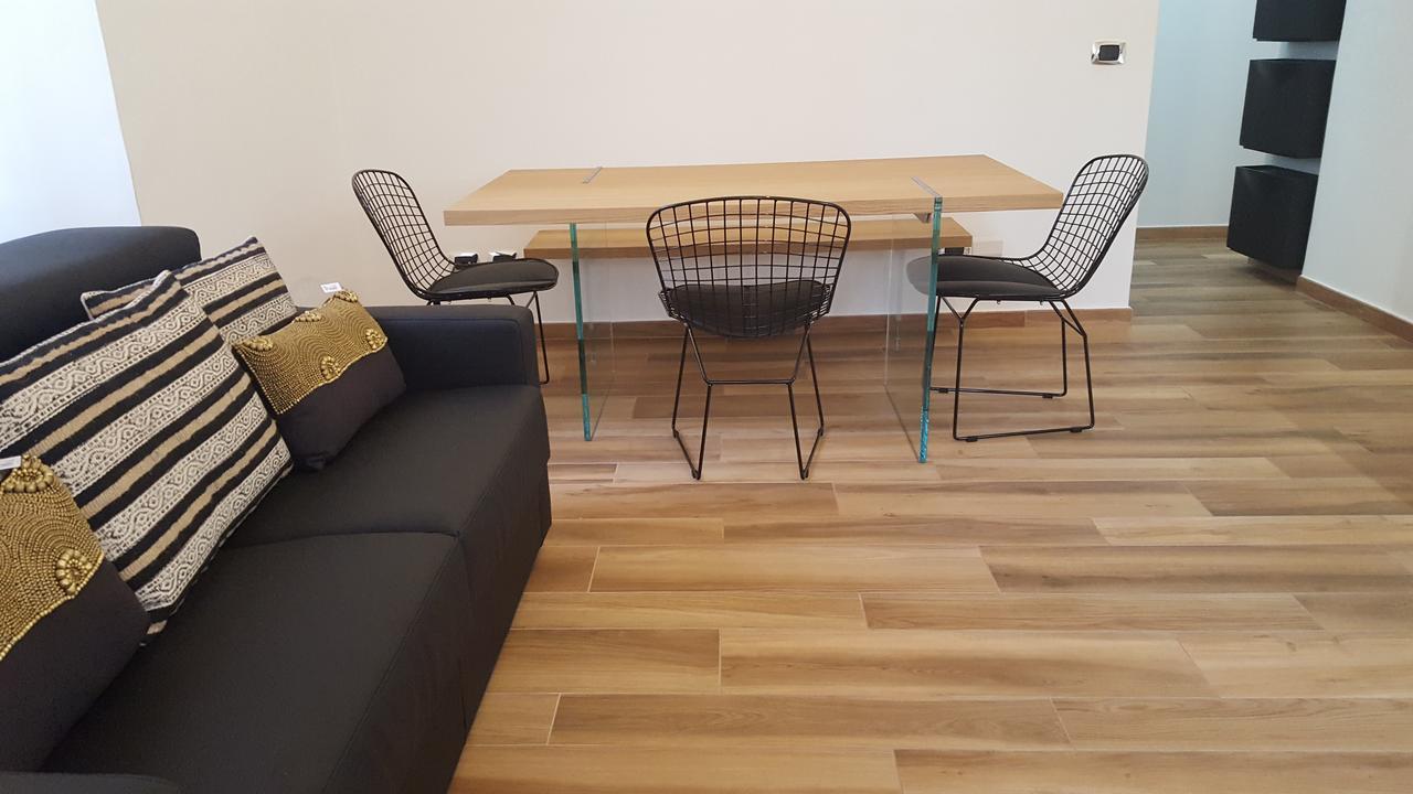 Una Finestra Su Monti Rom Eksteriør billede